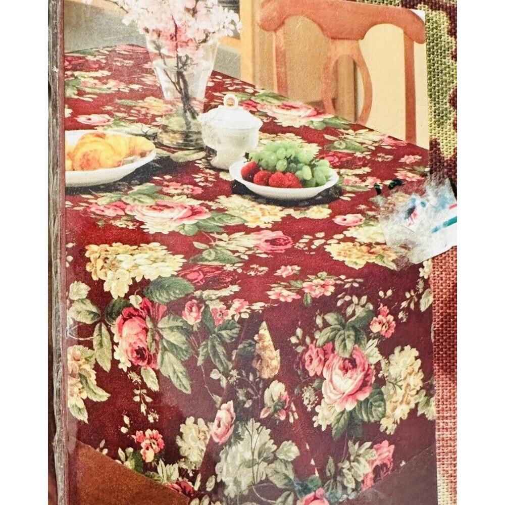 Home Trends Oblong 52x70 Tablecloth 100% Cotton Country Cottage Rose Design